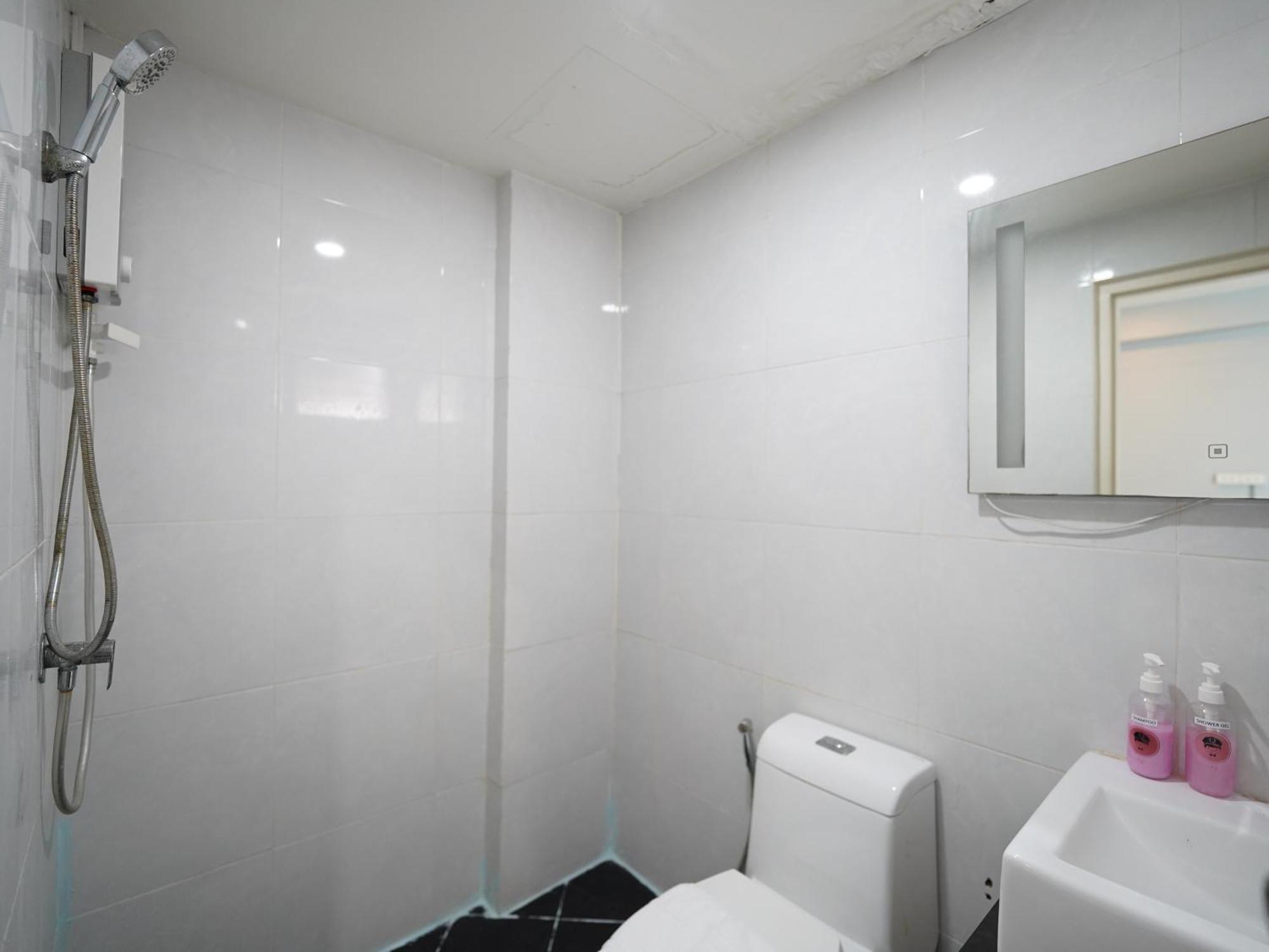 Roomquest Bangkok Don Mueang Airport Oda fotoğraf