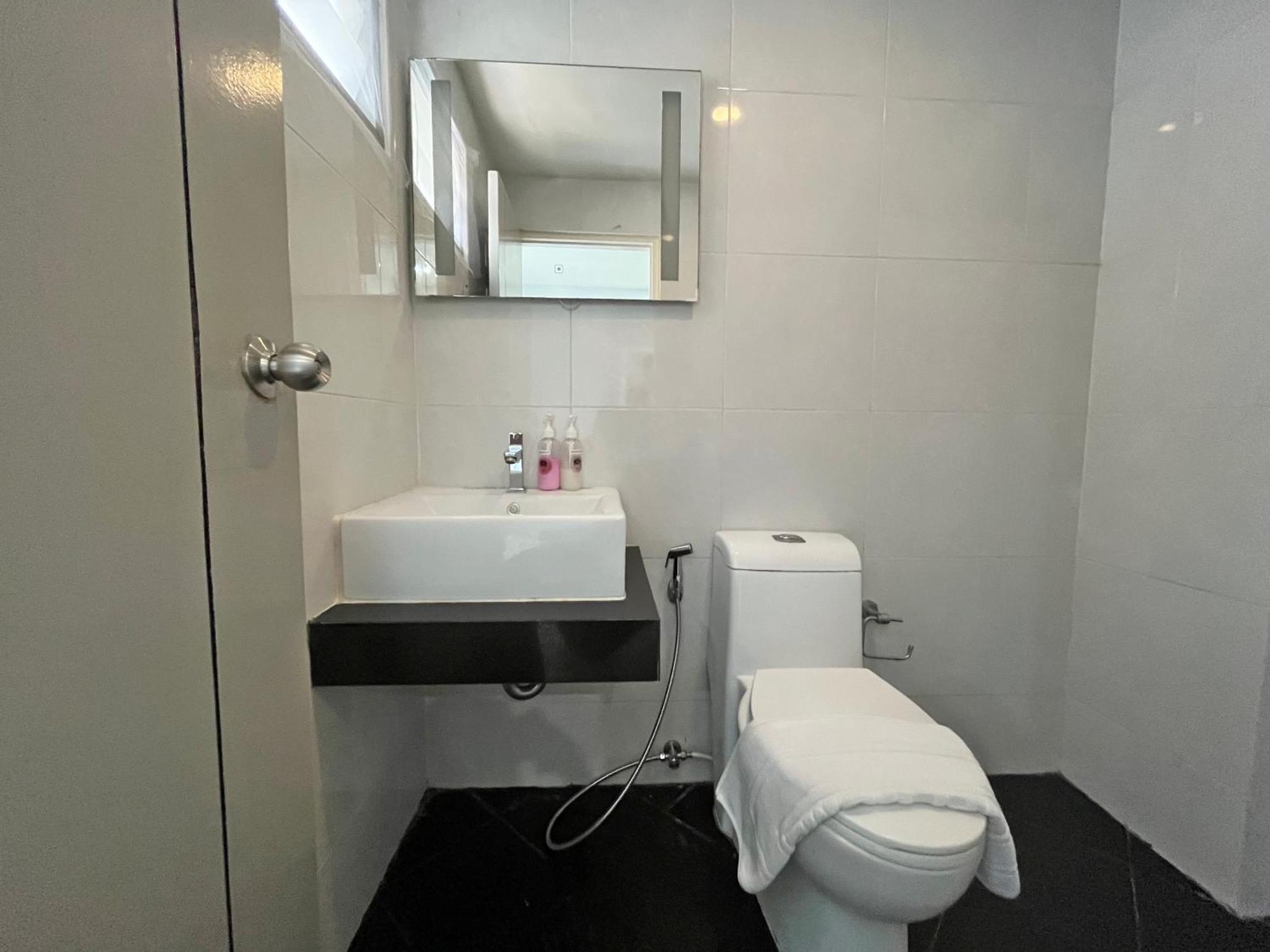 Roomquest Bangkok Don Mueang Airport Oda fotoğraf